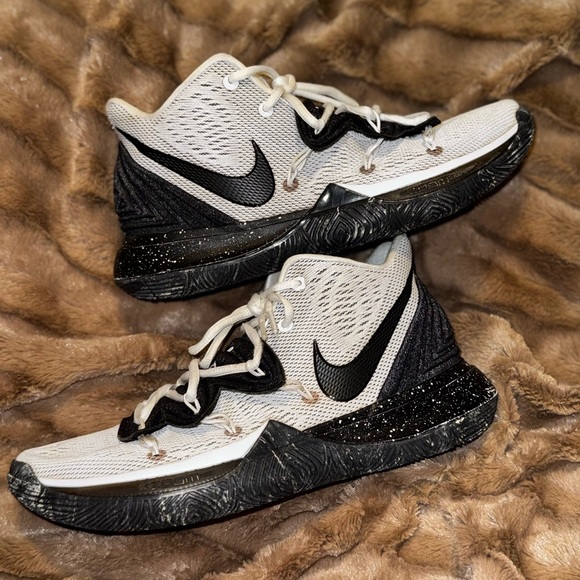 Nike Kyrie 5 Oreo - AO2918-100 Men’s US 8 - Picture 1 of 15